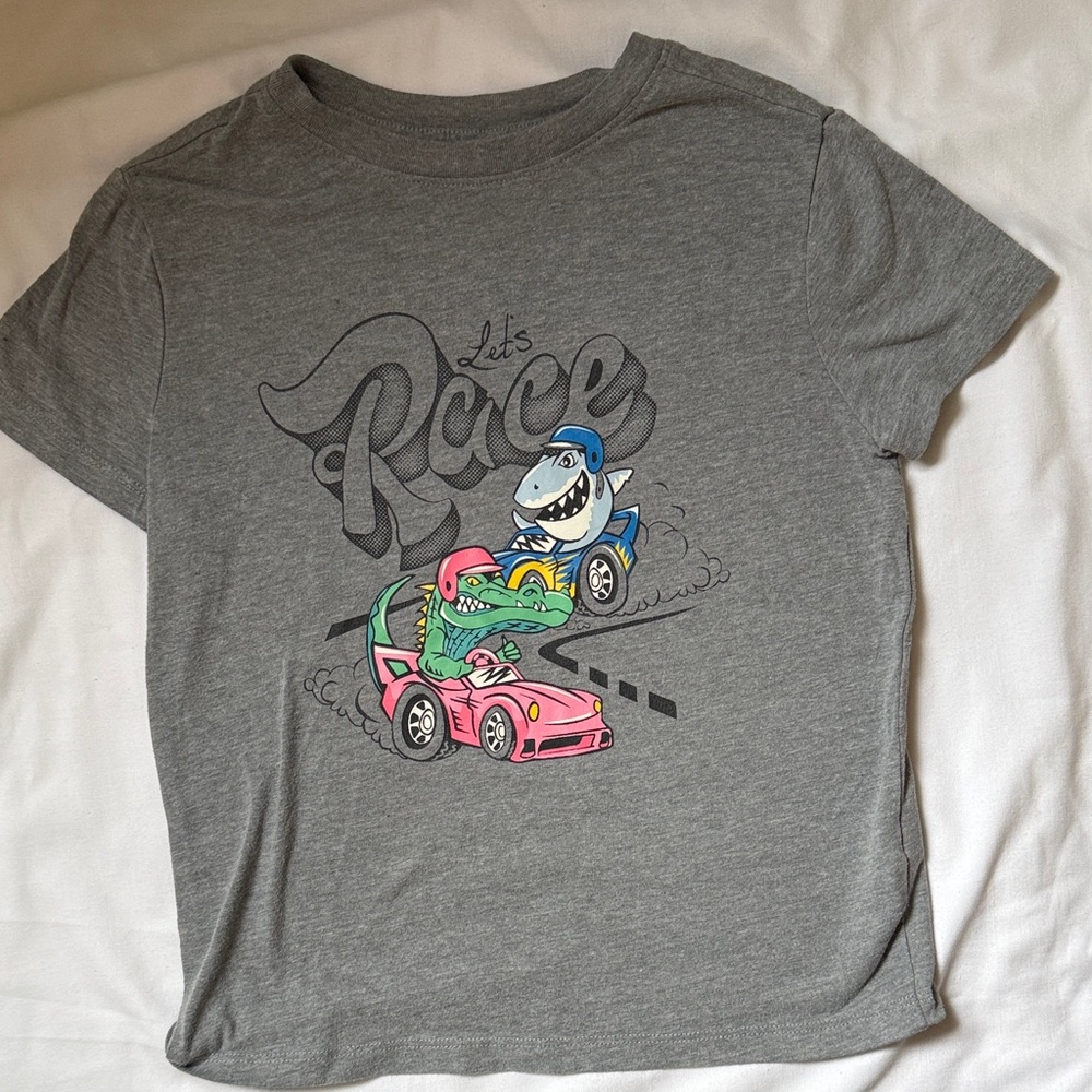 Cat & Jack Gray Short Sleeve Tee with Shark and Crocodile Race Graphic xS 4/5